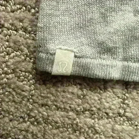 Lululemon Easy Days Short Sleeve Heathered
Core Ultra Light Grey size 8. - Picture 3 of 7